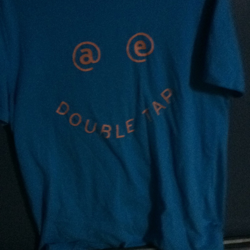 A American Eagle blue t